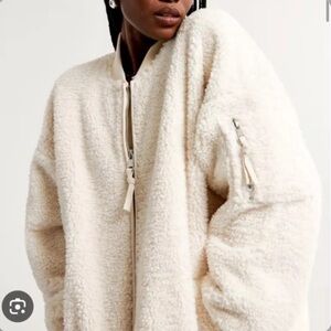 Abercrombie & Fitch Off-White Oversized Sherpa Jacket